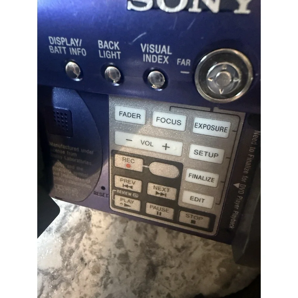 HandyCam Sony DCR-DVD 101 Digital Video Camera Recorder Lot‎ Needs Battery